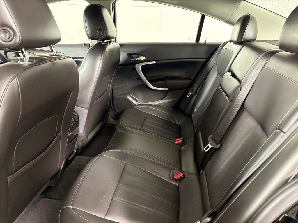 Used 2017 Buick Regal Sport Touring image 38