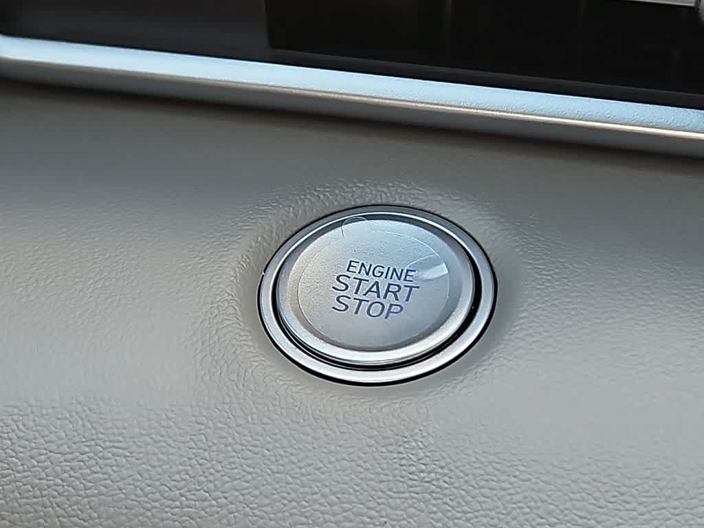 Certified 2025 Hyundai Elantra Sport FWD image 17