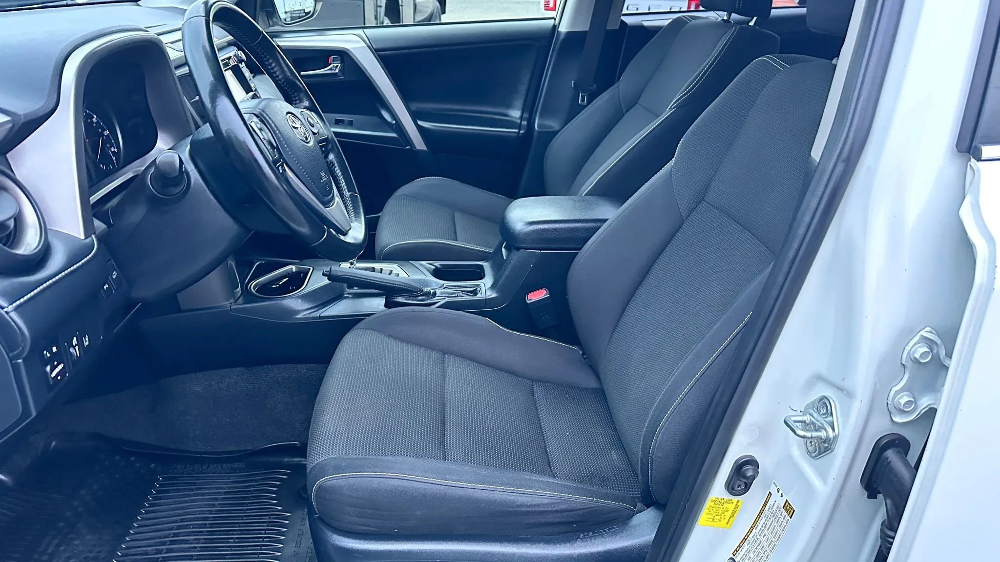 Used 2018 Toyota RAV4 XLE image 9