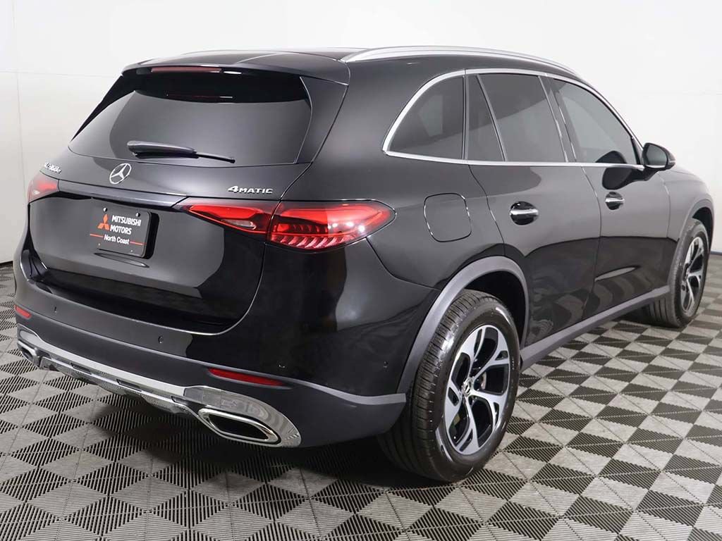 Used 2025 Mercedes-Benz GLC 350e 4MATIC image 10