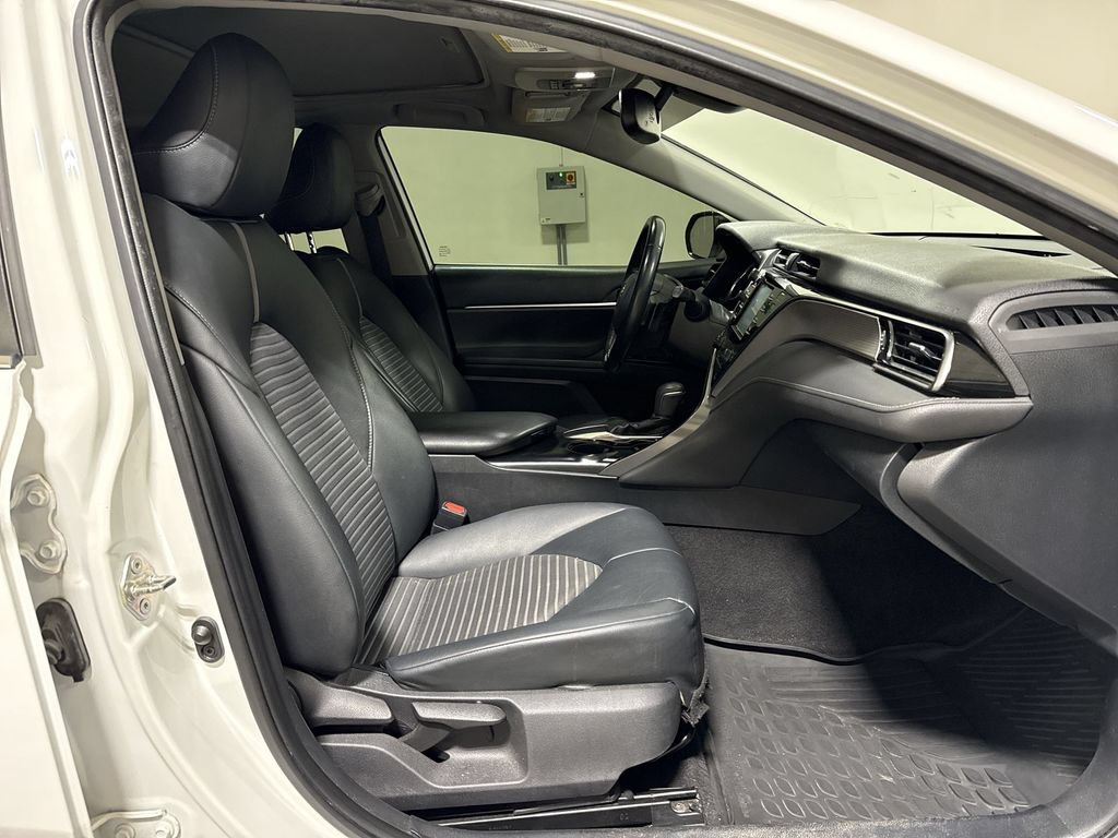 Used 2019 Toyota Camry SE w/ Convenience Package FWD image 22