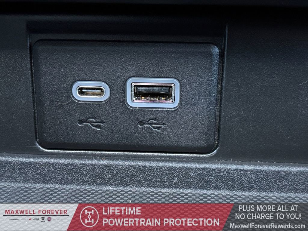 Used 2022 GMC Yukon SLT w/ SLT Premium Package image 6