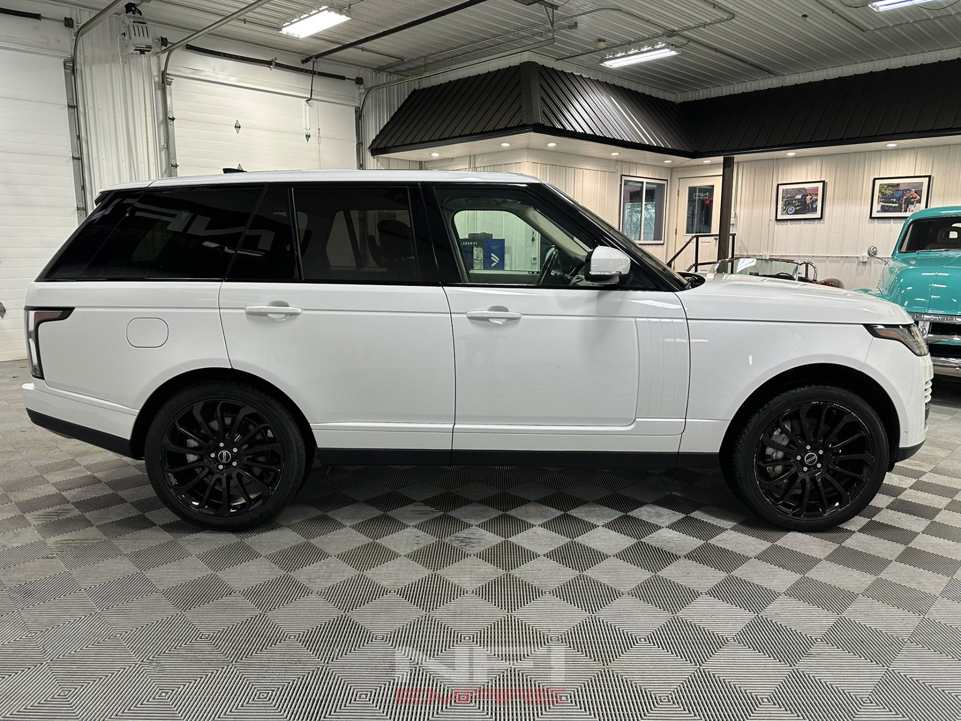 Used 2018 Land Rover Range Rover Supercharged AWD/4WD image 7
