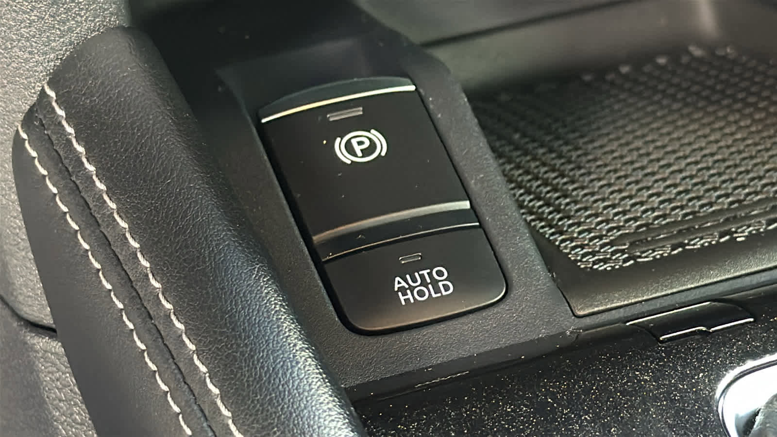 Used 2024 Nissan Kicks SR image 22