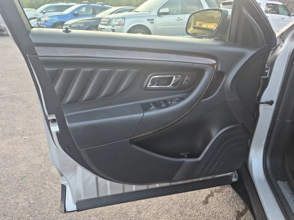 Used 2013 Ford Taurus Limited FWD image 14