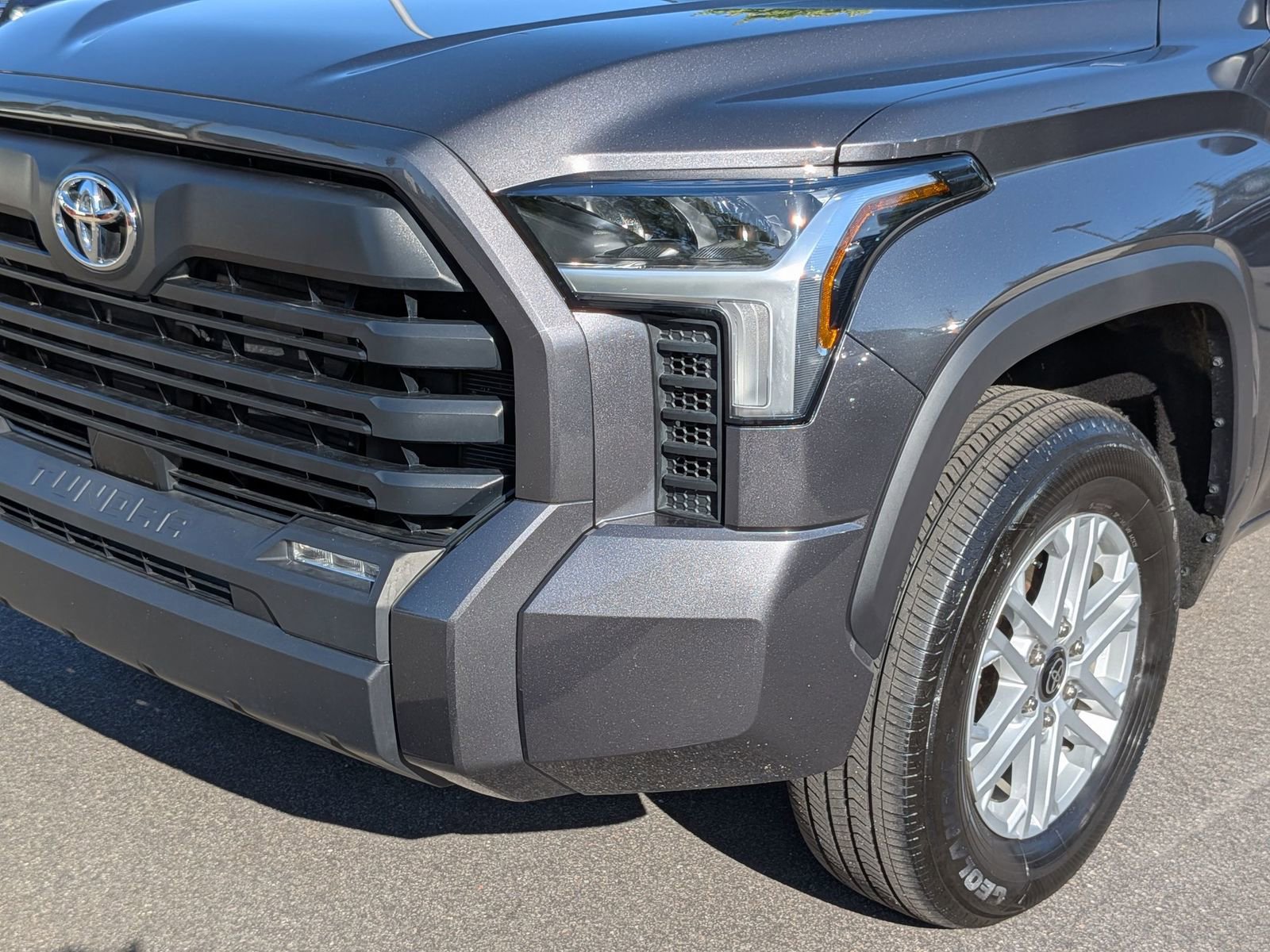 Used 2025 Toyota Tundra SR5 AWD/4WD image 9