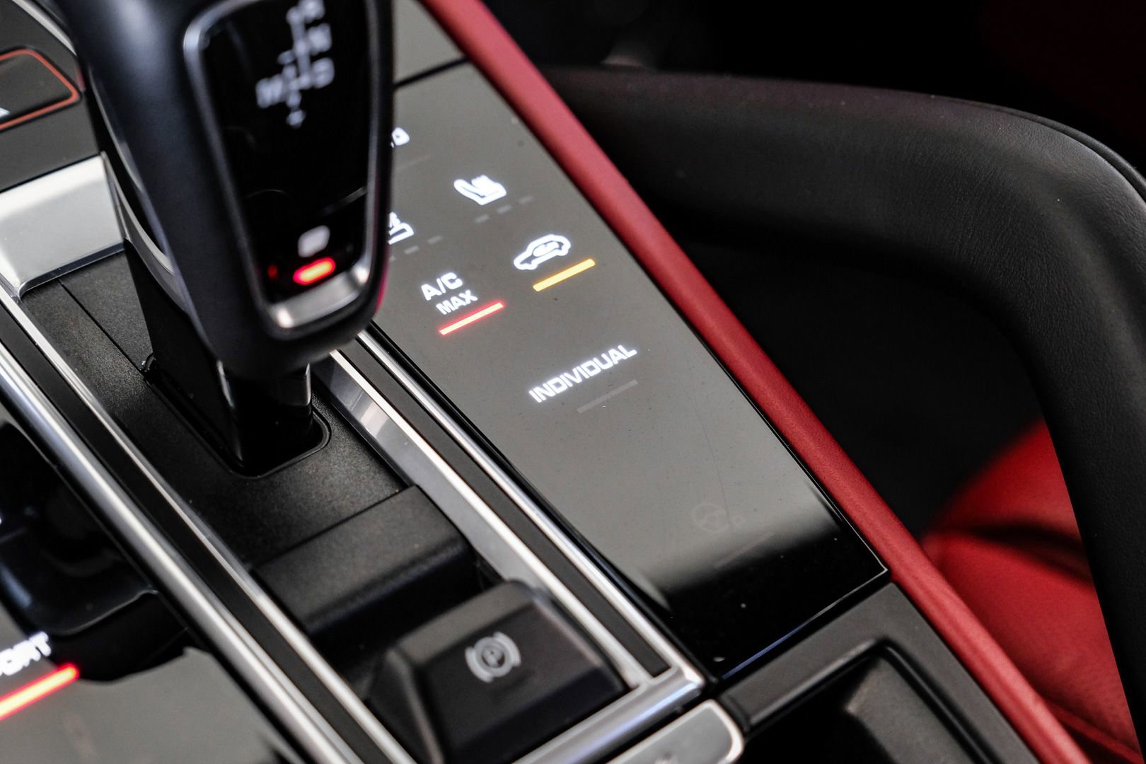 Used 2020 Porsche Cayenne AWD/4WD image 25