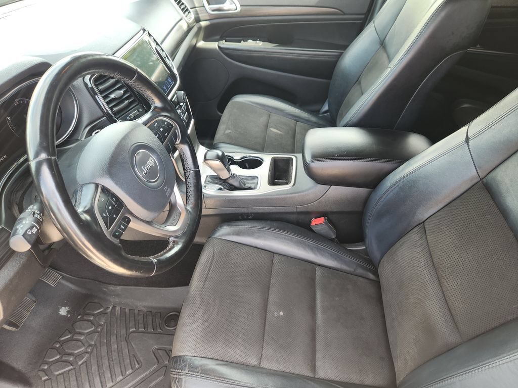 Used 2021 Jeep Grand Cherokee Laredo X AWD/4WD image 13