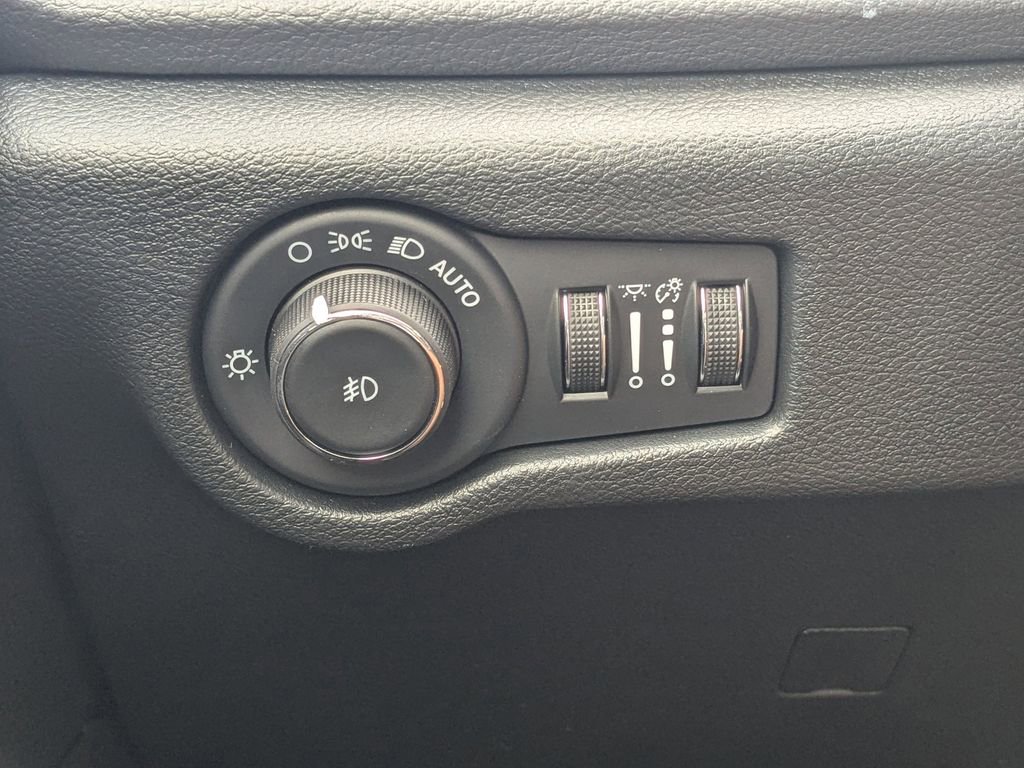 New 2026 Chrysler Pacifica Select FWD image 21