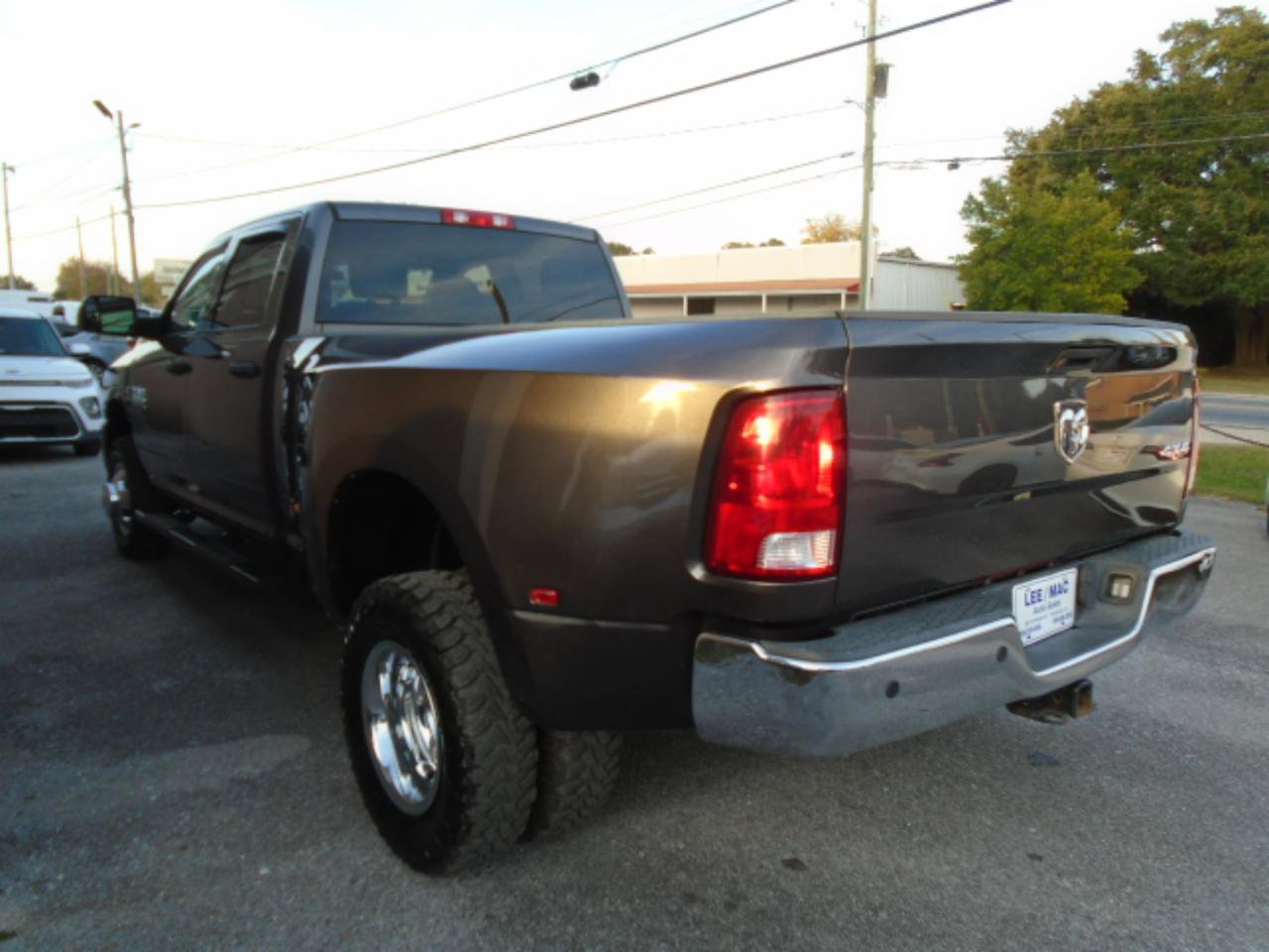 Used 2018 RAM 3500 Tradesman w/ Chrome Appearance Group AWD/4WD image 4