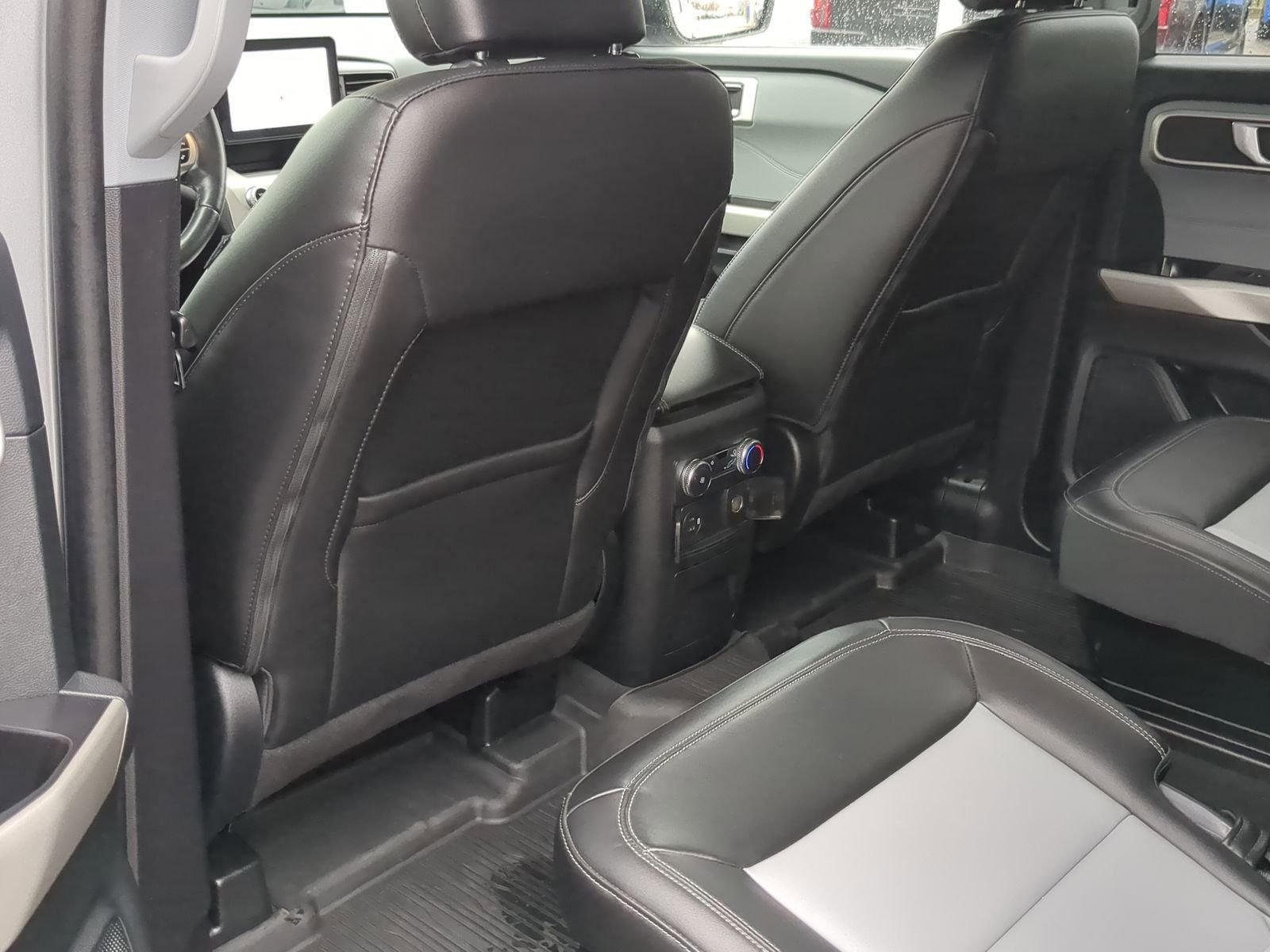 Used 2022 Ford Explorer XLT w/ Equipment Group 202A image 24