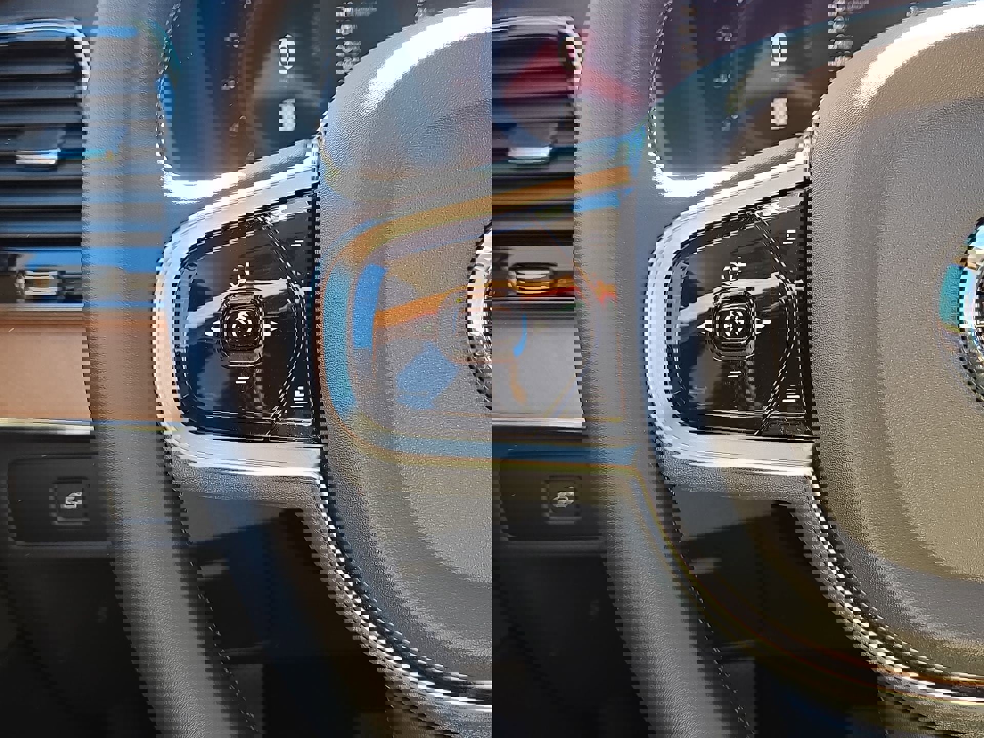 Used 2025 Volvo XC90 B5 Plus w/ Protection Package Premier image 21