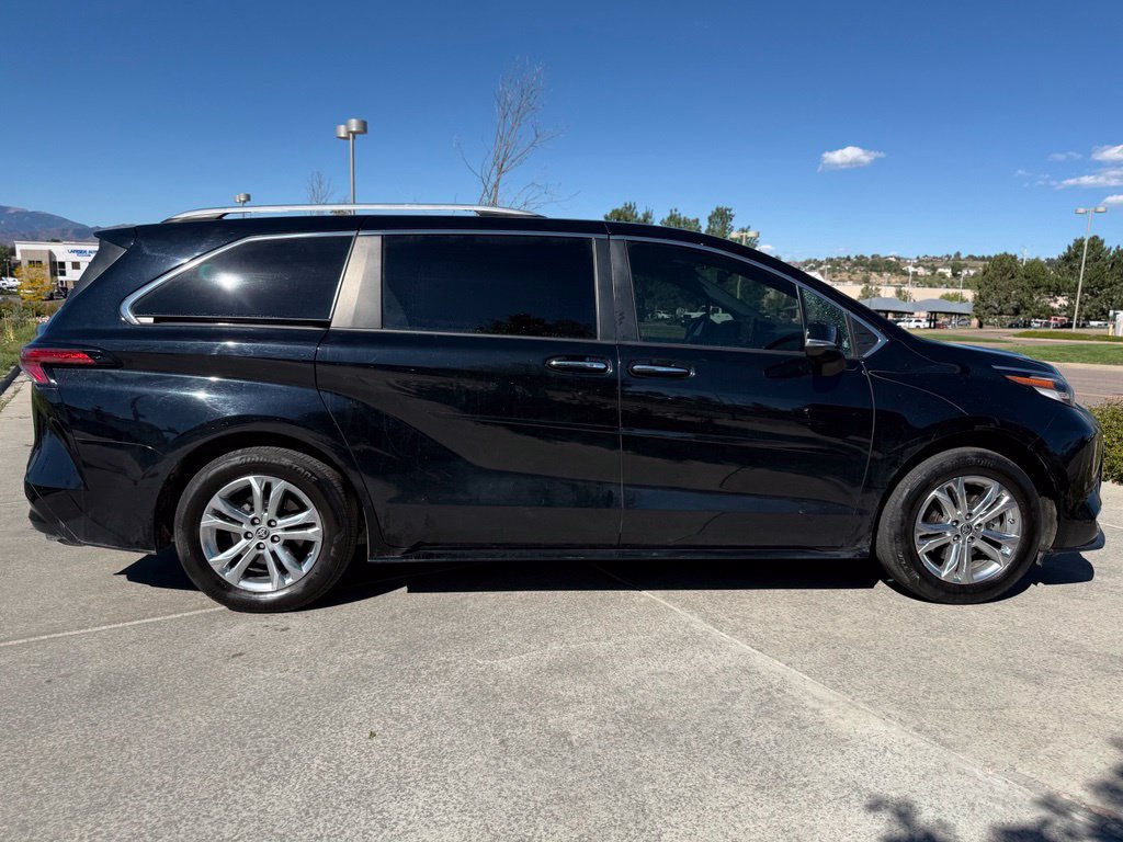 Used 2022 Toyota Sienna Platinum AWD/4WD image 10