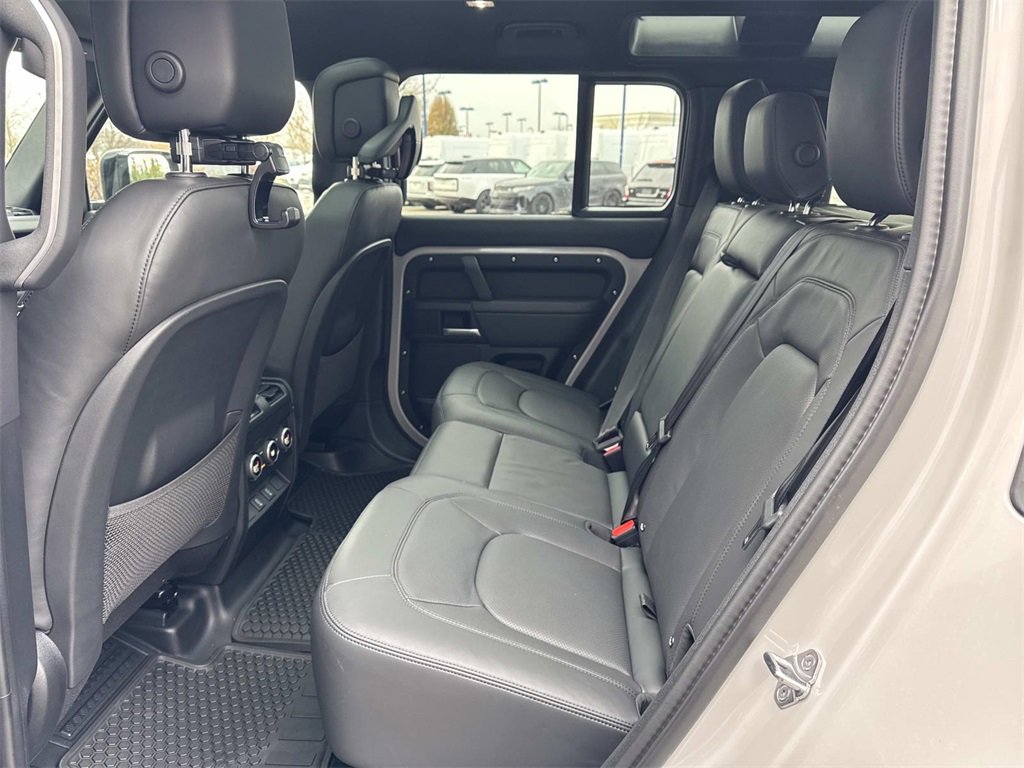 New 2026 Land Rover Defender 110 X-Dynamic SE image 13