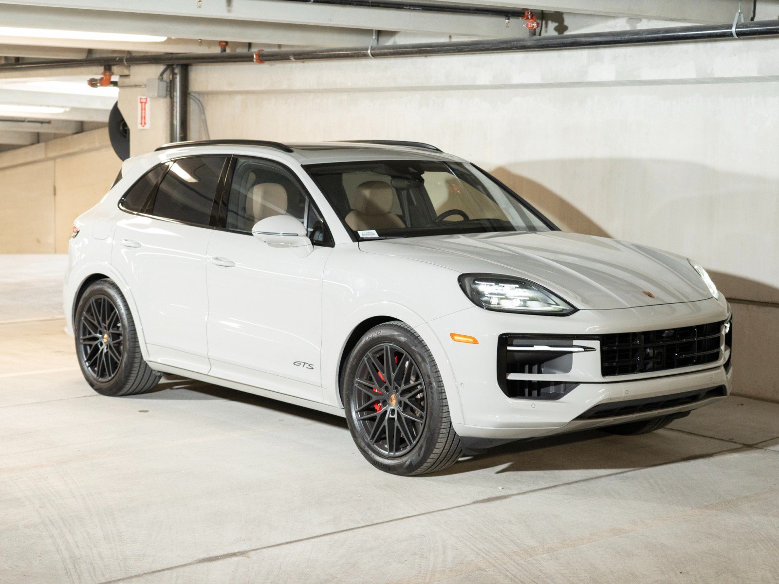 Used 2025 Porsche Cayenne GTS AWD/4WD image 7