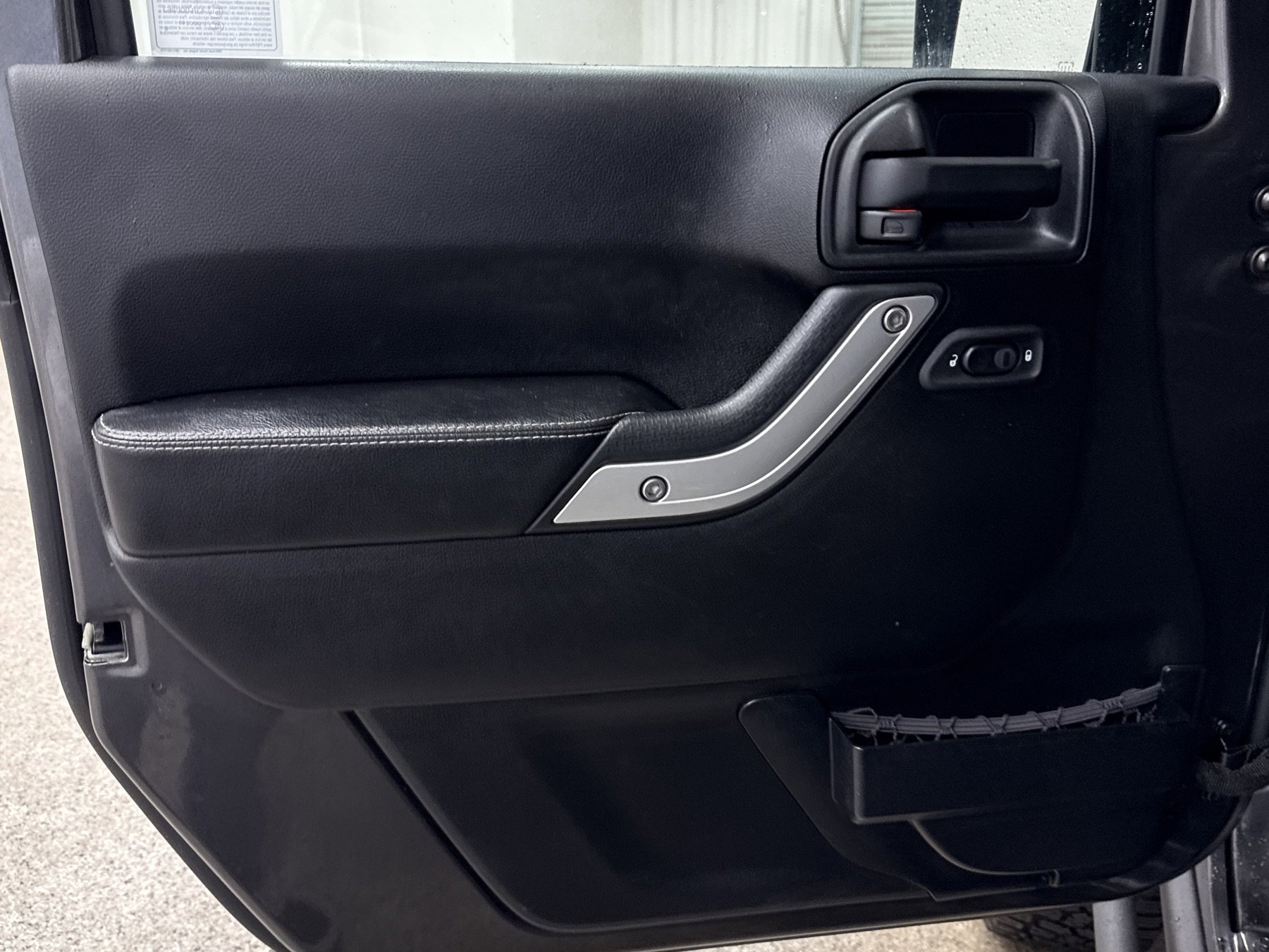 Used 2016 Jeep Wrangler Unlimited Rubicon image 3