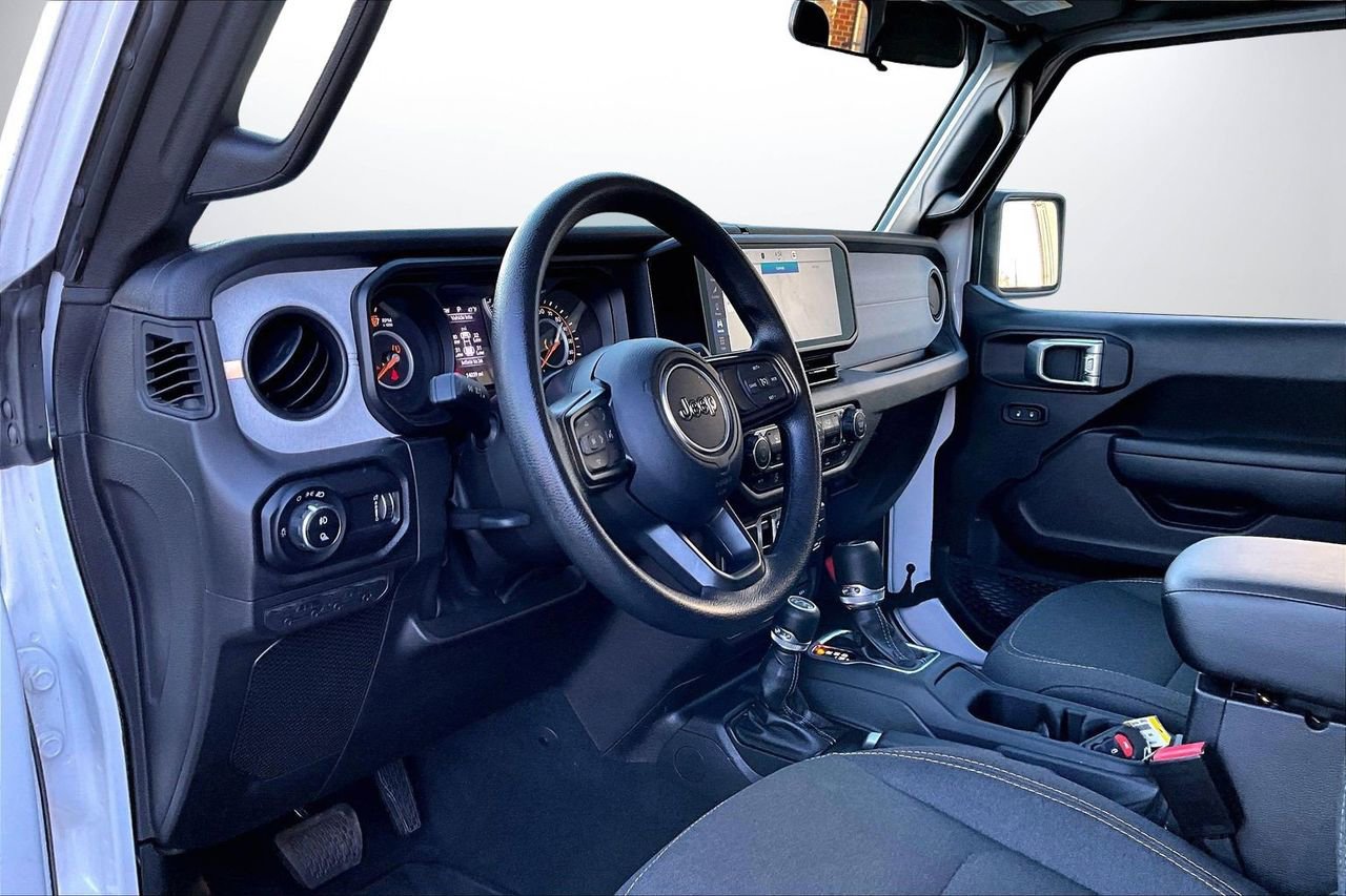 Certified 2025 Jeep Gladiator Sport image 18