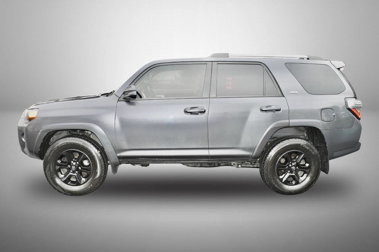 Used 2022 Toyota 4Runner SR5 Premium w/ Moonroof Package AWD/4WD image 4