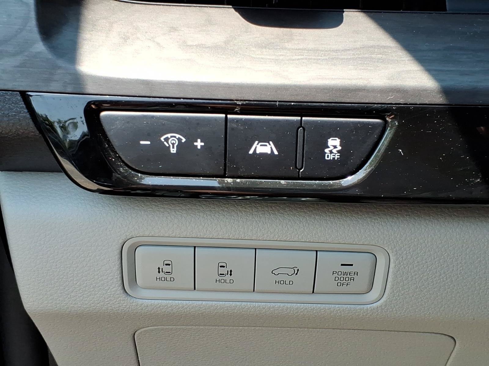 Used 2024 Kia Carnival EX FWD image 16