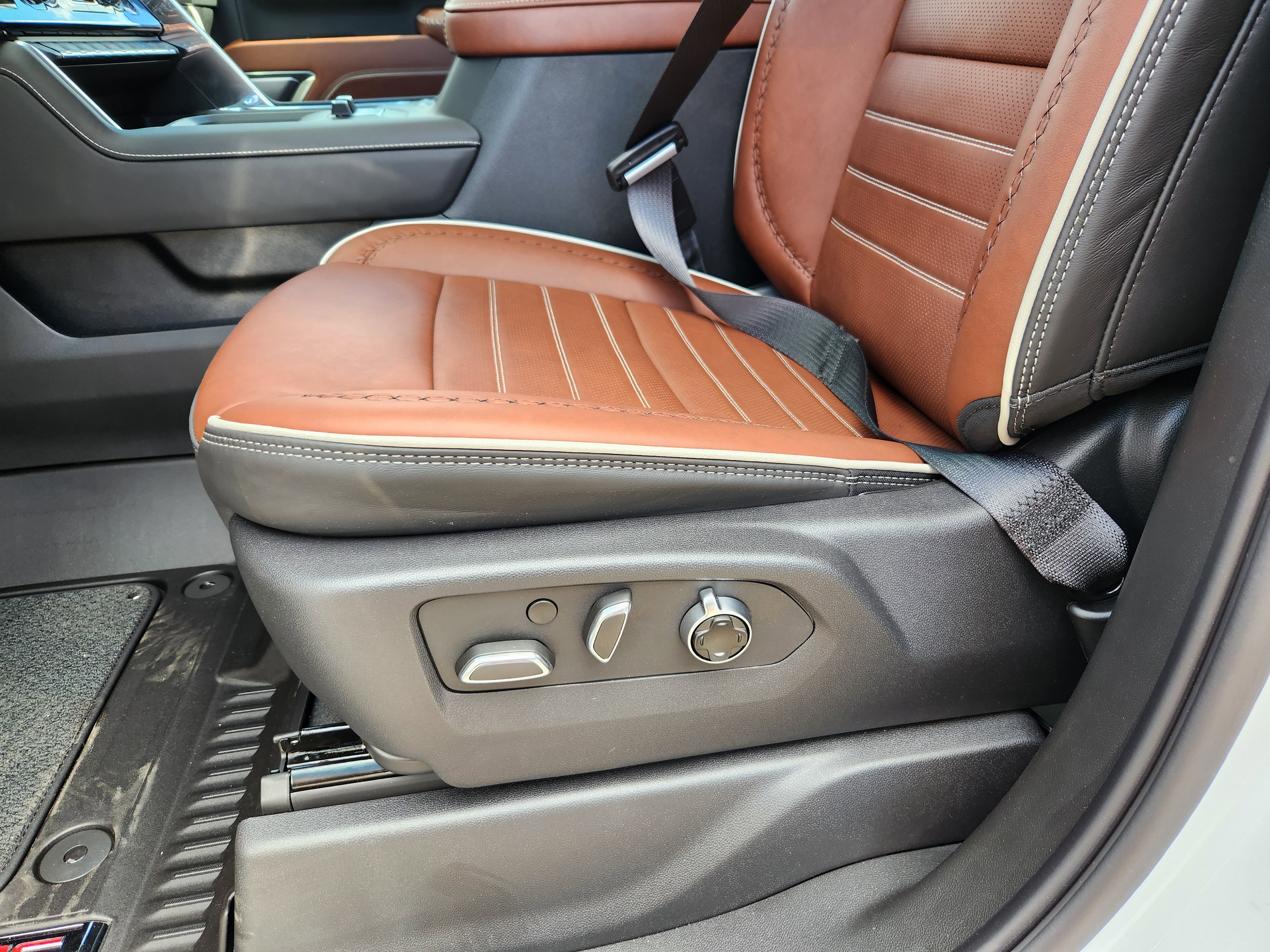 New 2025 GMC Sierra 2500 Denali Ultimate w/ Max Trailering Package image 10