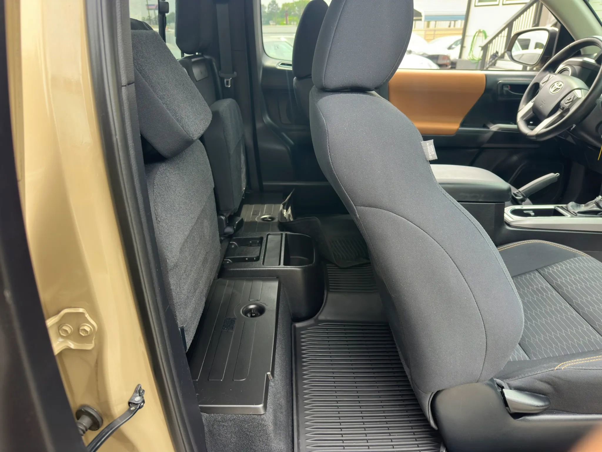 Used 2016 Toyota Tacoma SR5 w/ Exterior Package AWD/4WD image 14