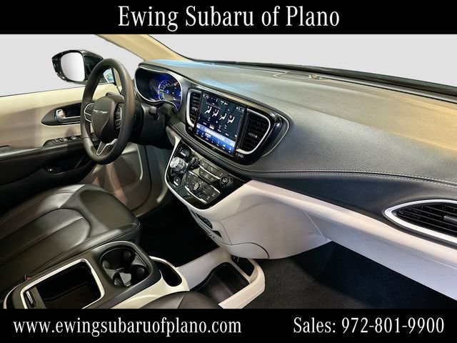 Used 2024 Chrysler Pacifica Limited FWD image 30