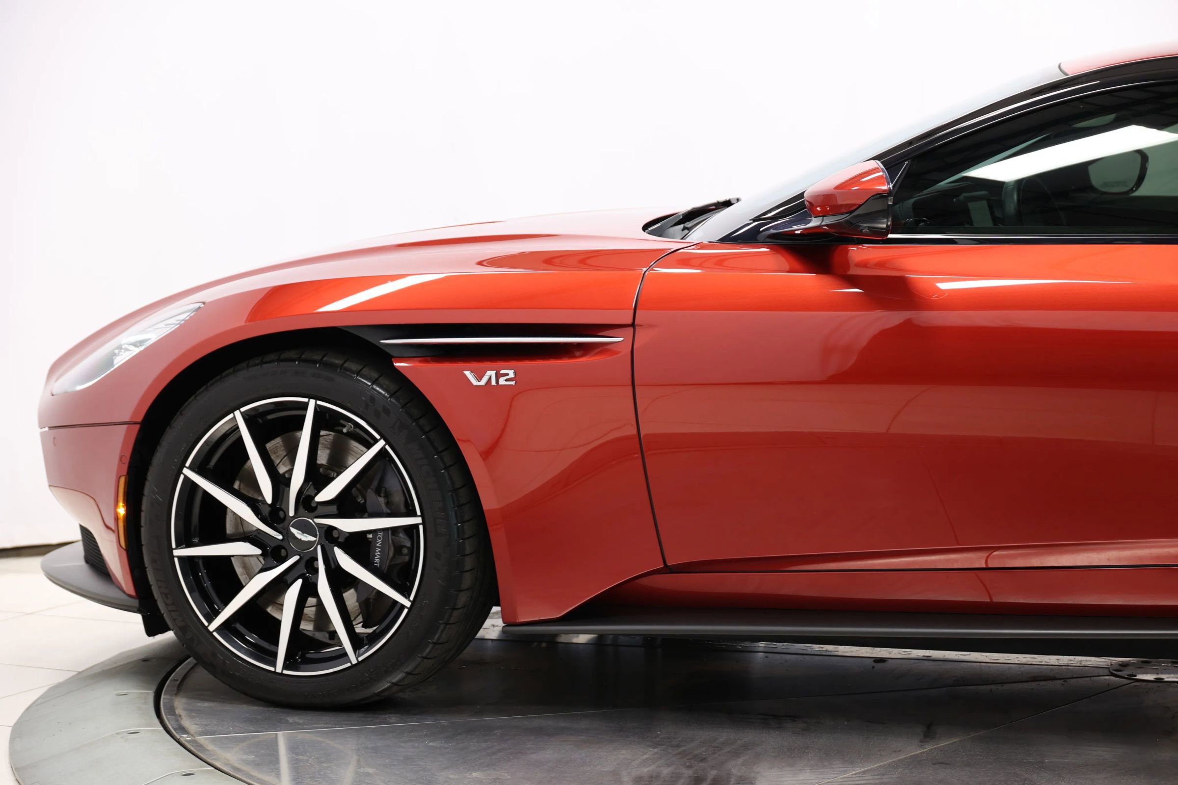 Used 2018 Aston Martin DB11 V12 image 6
