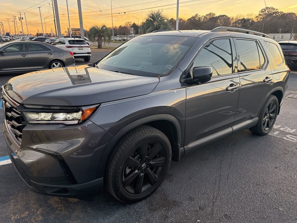 Used 2025 Honda Pilot Black Edition image 2