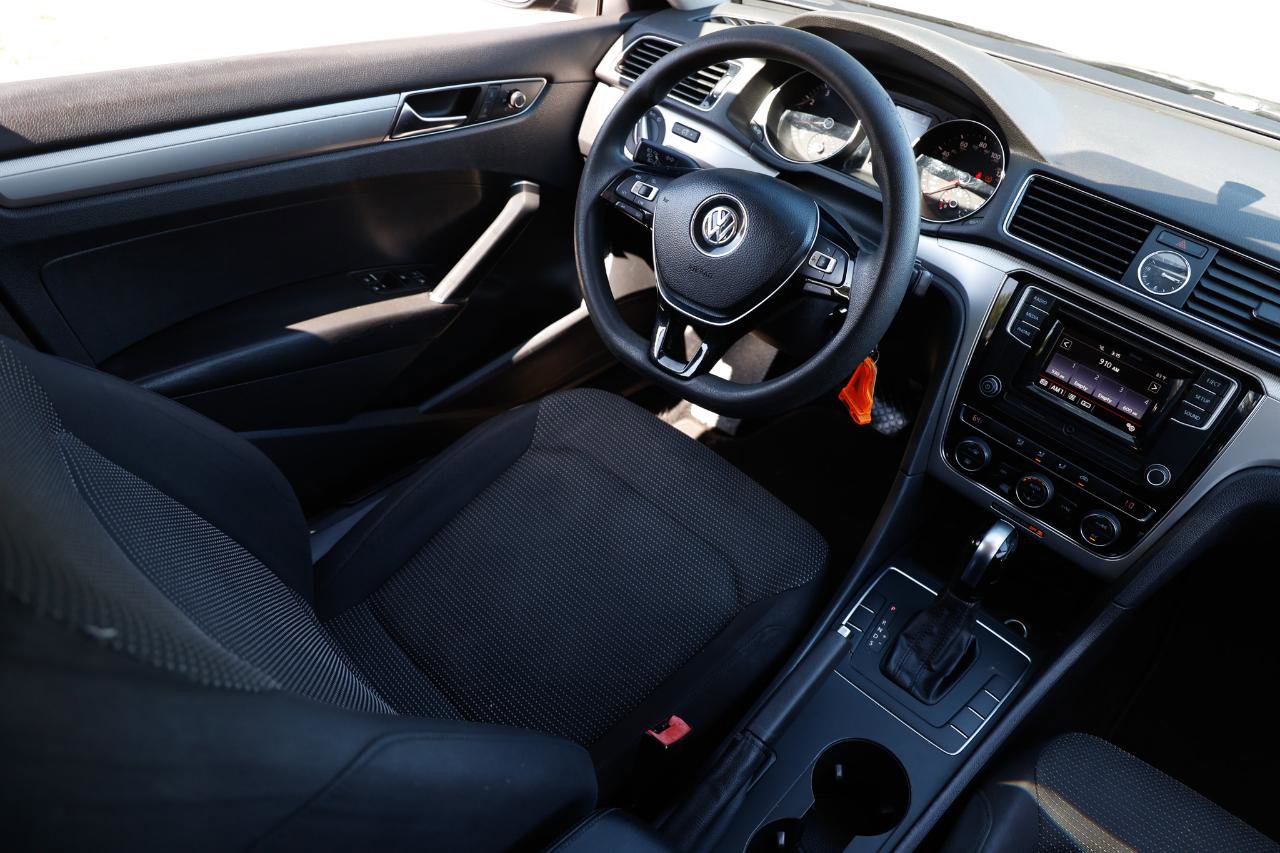 Used 2017 Volkswagen Passat 1.8T S image 20