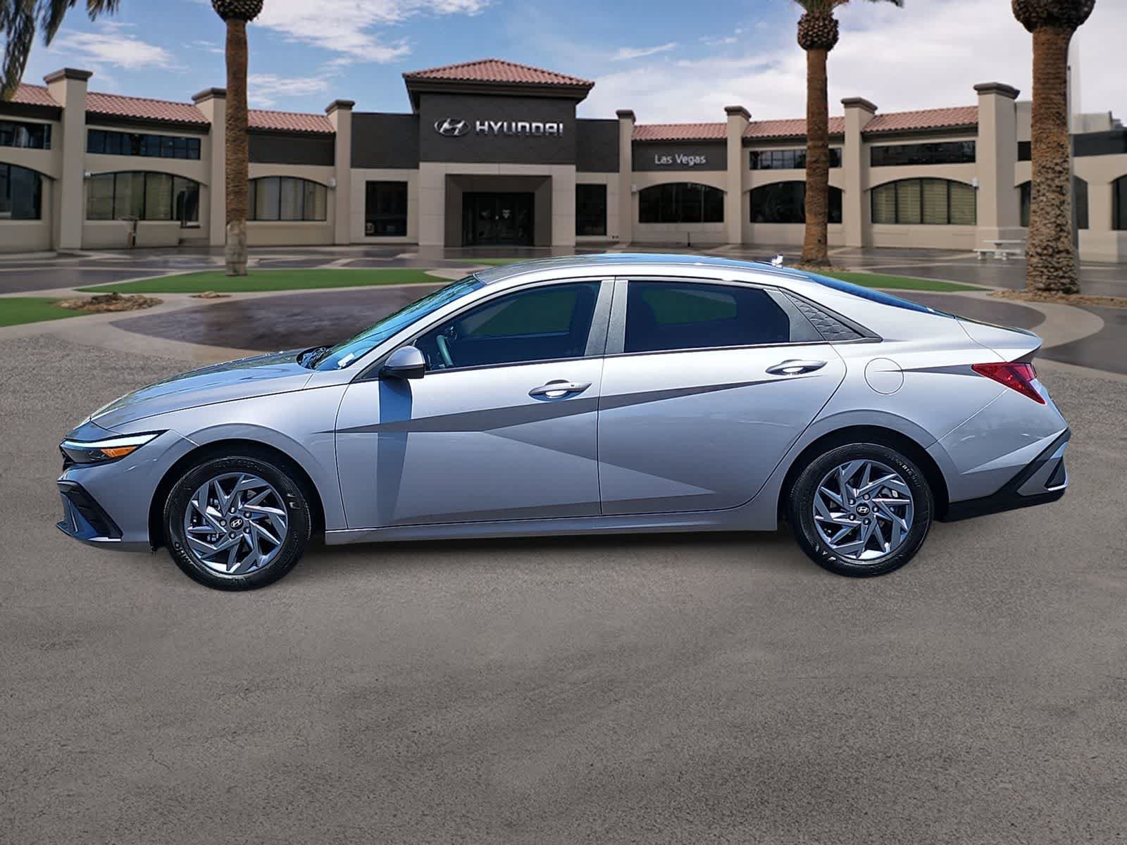 Used 2024 Hyundai Elantra SEL FWD image 5