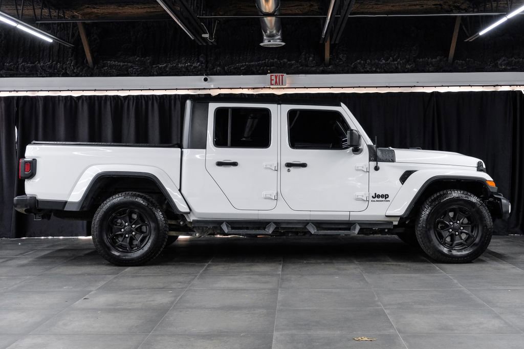 Used 2020 Jeep Gladiator Overland w/ LED Lighting Group AWD/4WD image 9