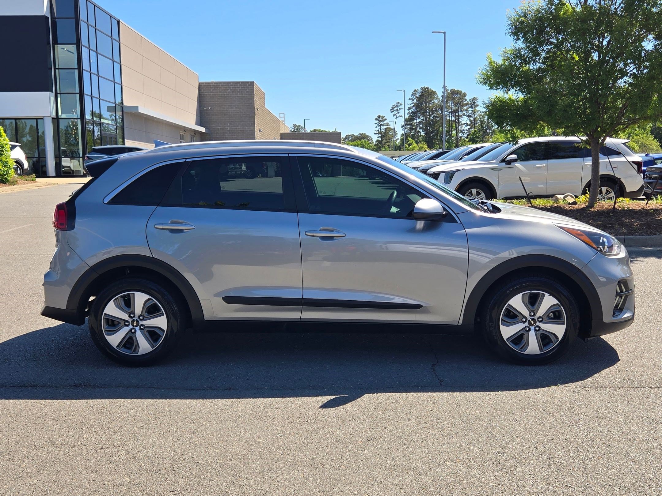Used 2022 Kia Niro LX FWD image 8