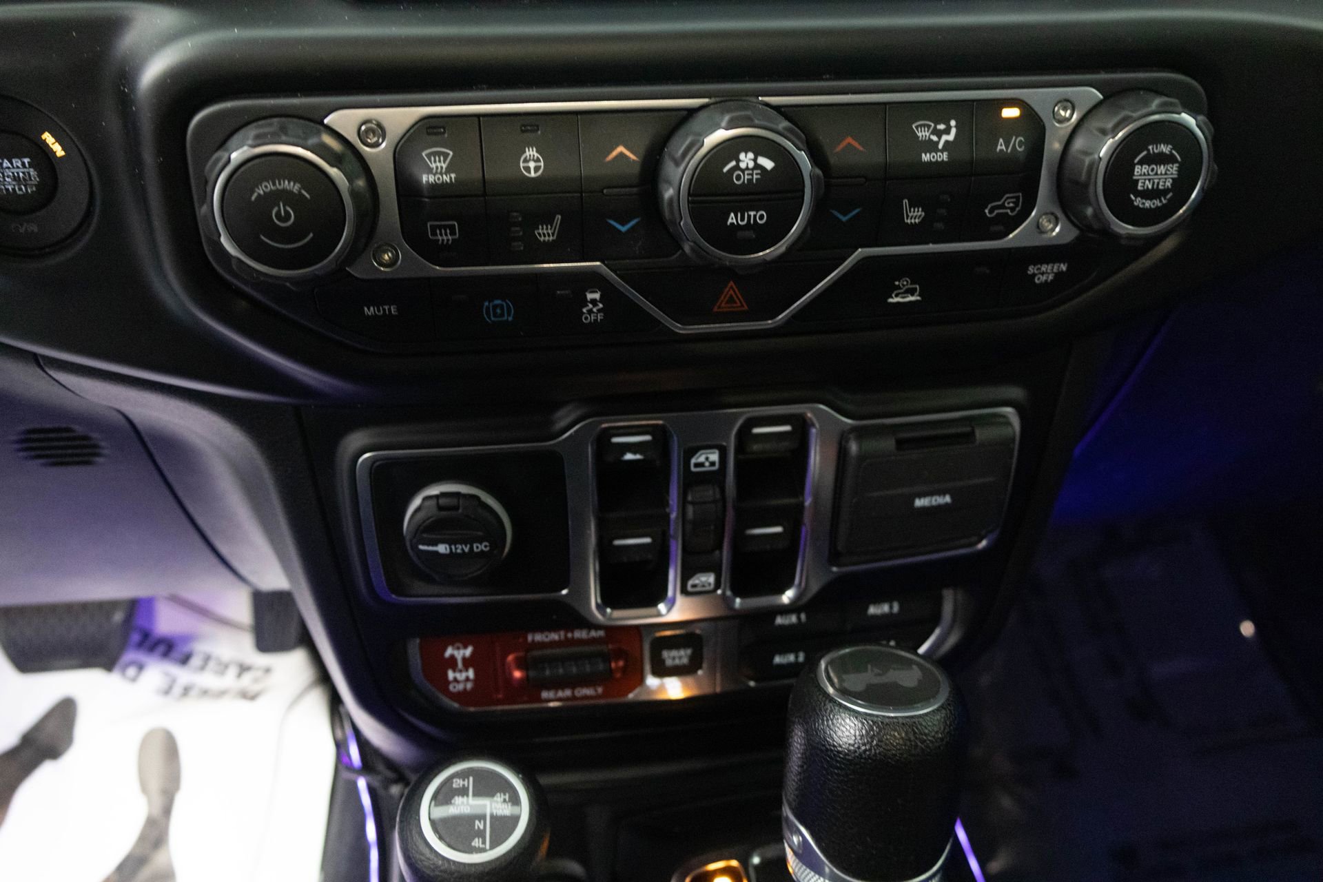 Used 2022 Jeep Wrangler Unlimited Rubicon 4xe w/ Dual Top Group AWD/4WD image 28