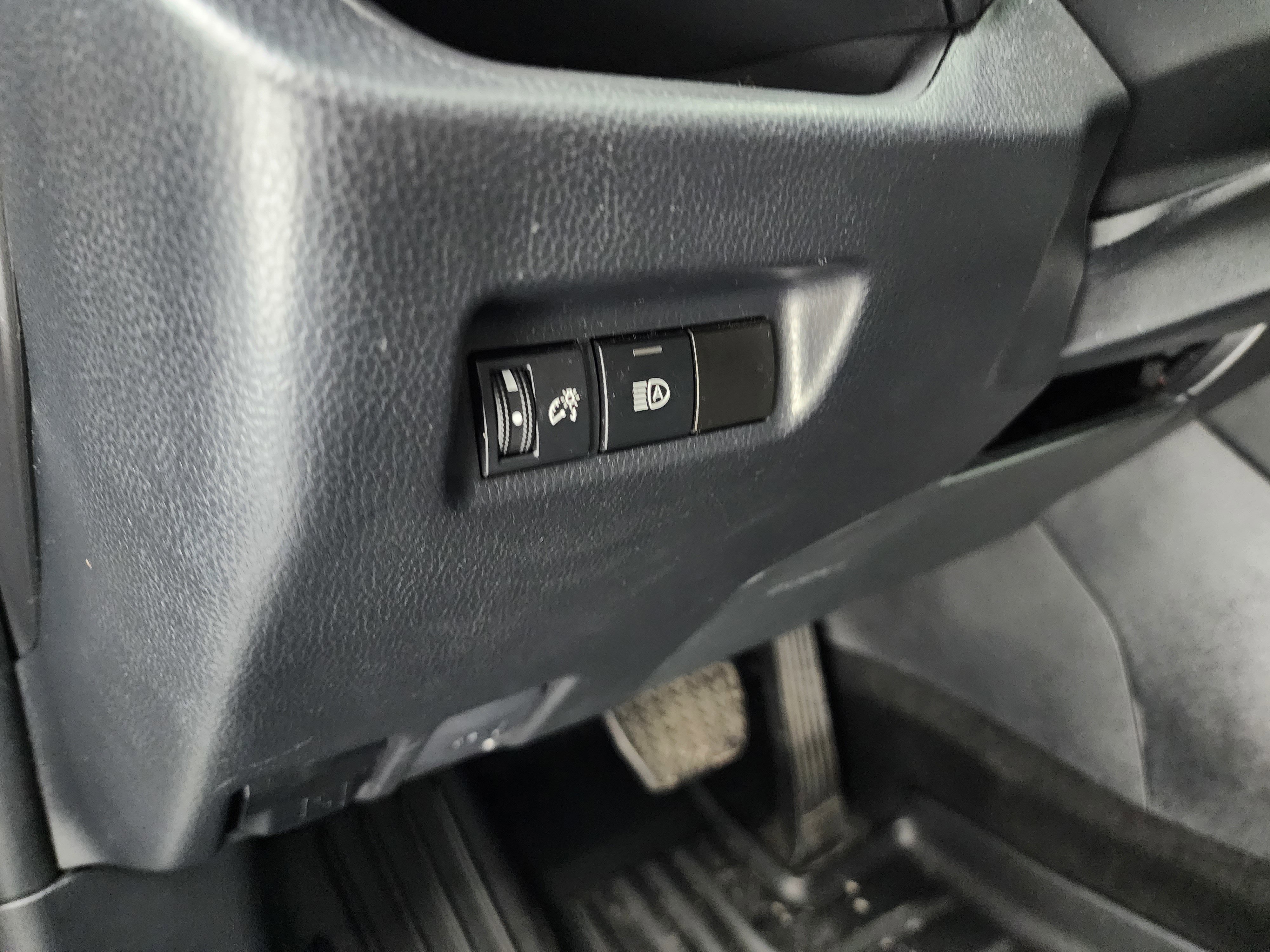 Used 2024 Toyota RAV4 XLE image 38