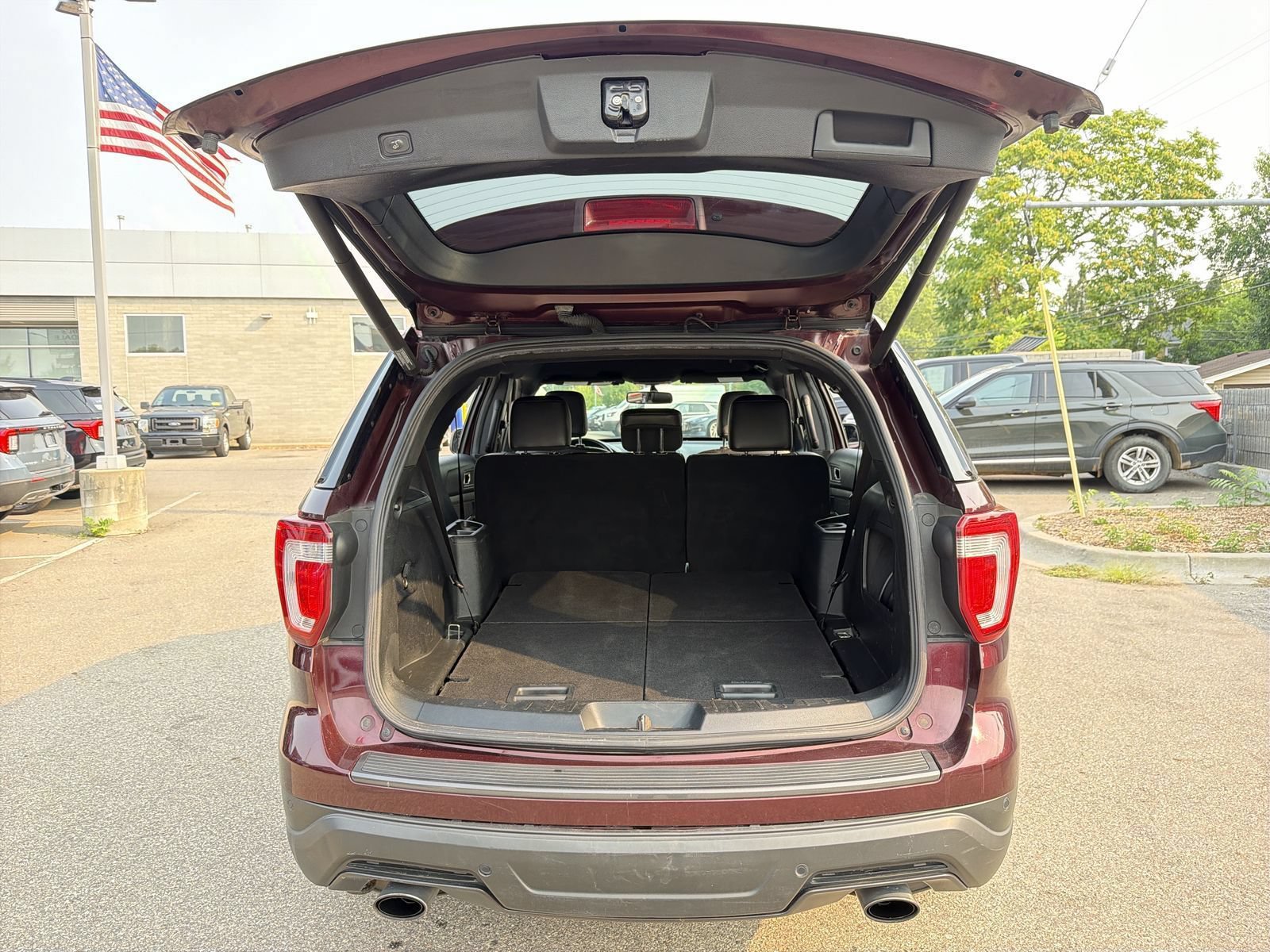 Used 2019 Ford Explorer XLT w/ Equipment Group 202A FWD image 33