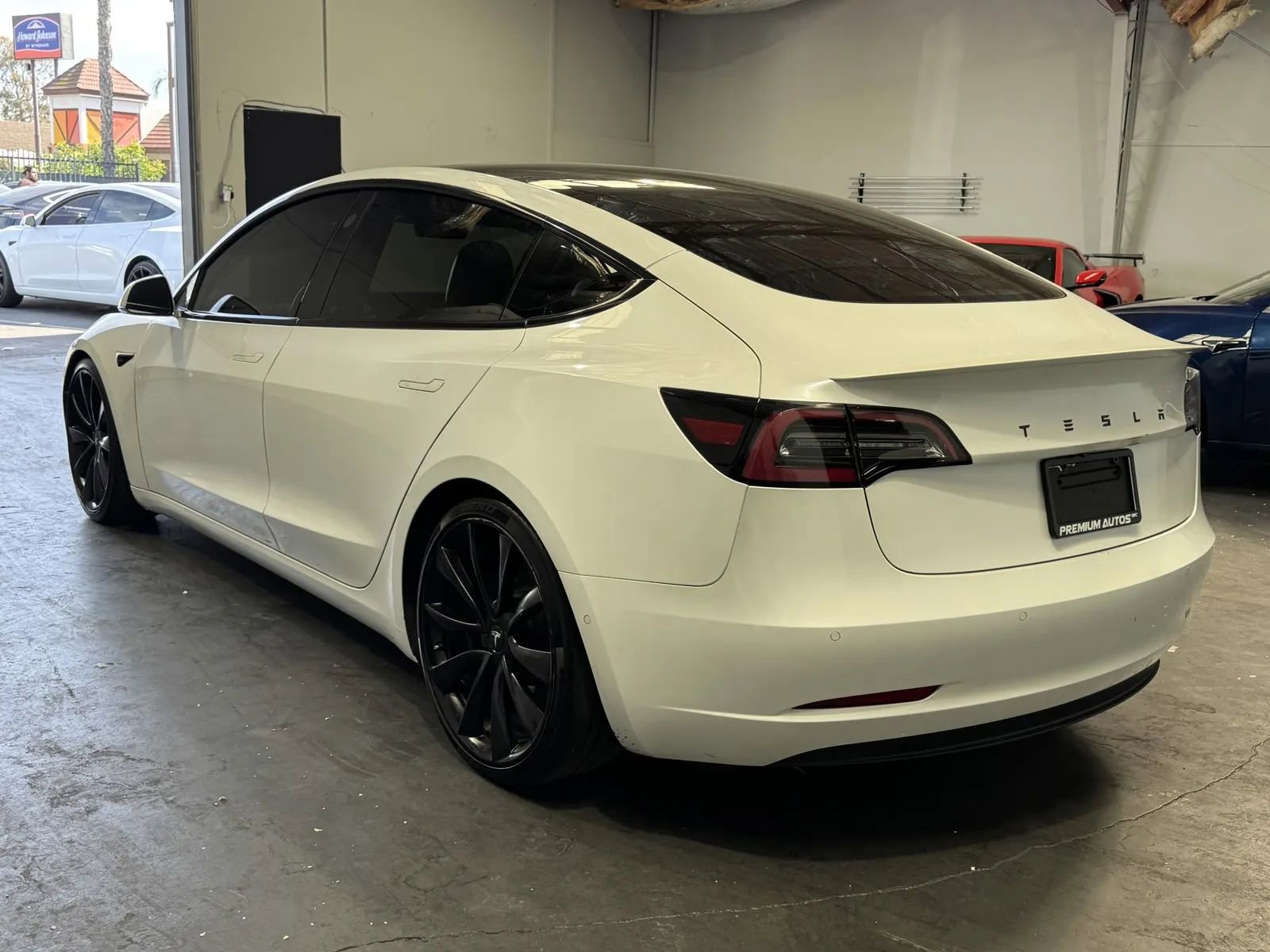 Used 2019 Tesla Model 3 Mid Range image 2