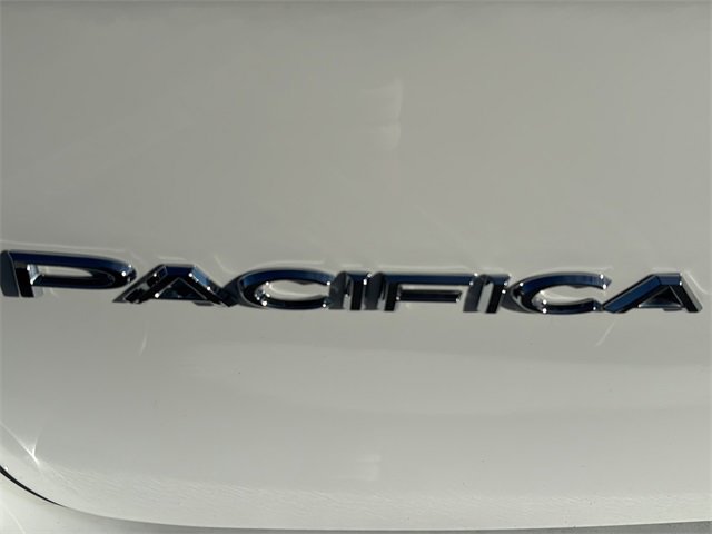 New 2026 Chrysler Pacifica Select image 13