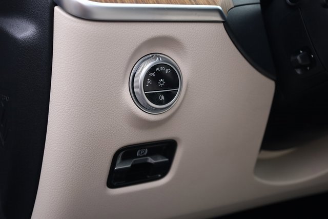 Used 2023 Mercedes-Benz C 300 4MATIC Sedan image 12