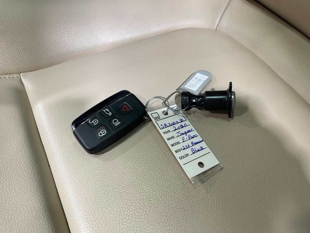 Used 2020 Jaguar F-PACE Premium image 39