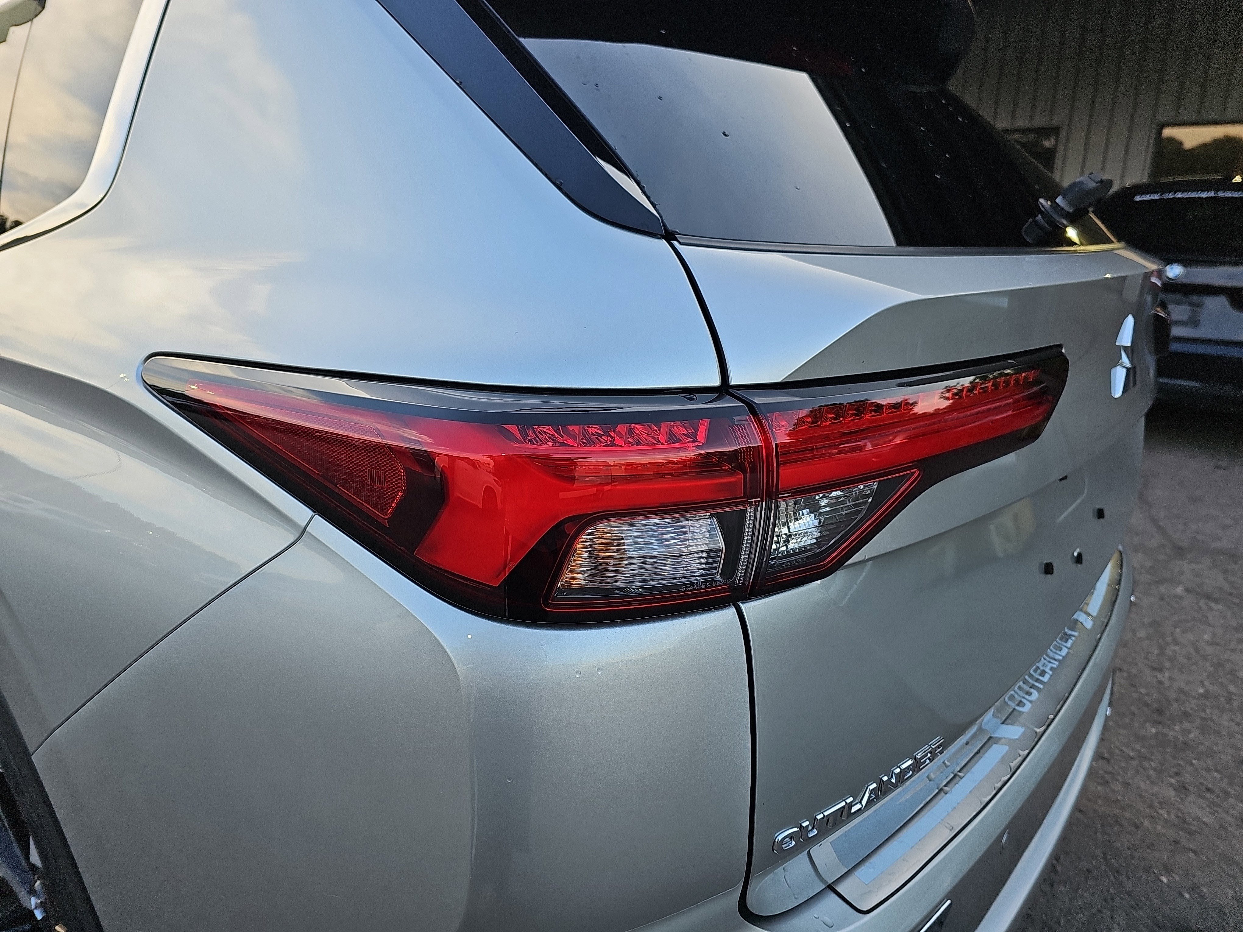 Used 2024 Mitsubishi Outlander SEL AWD/4WD image 35