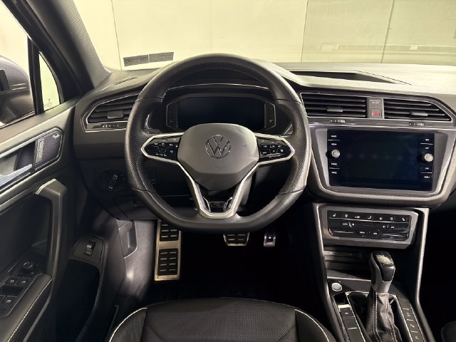 Certified 2023 Volkswagen Tiguan SEL R-Line AWD/4WD image 19