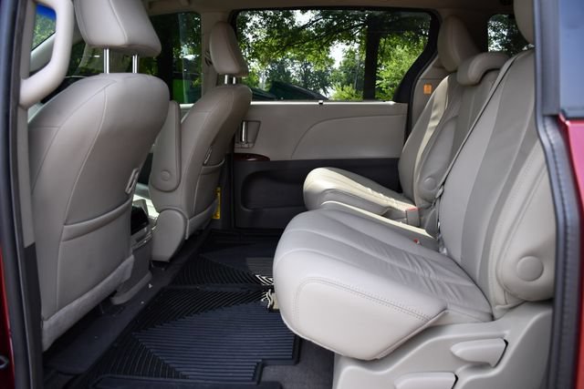 Used 2013 Toyota Sienna XLE FWD image 16