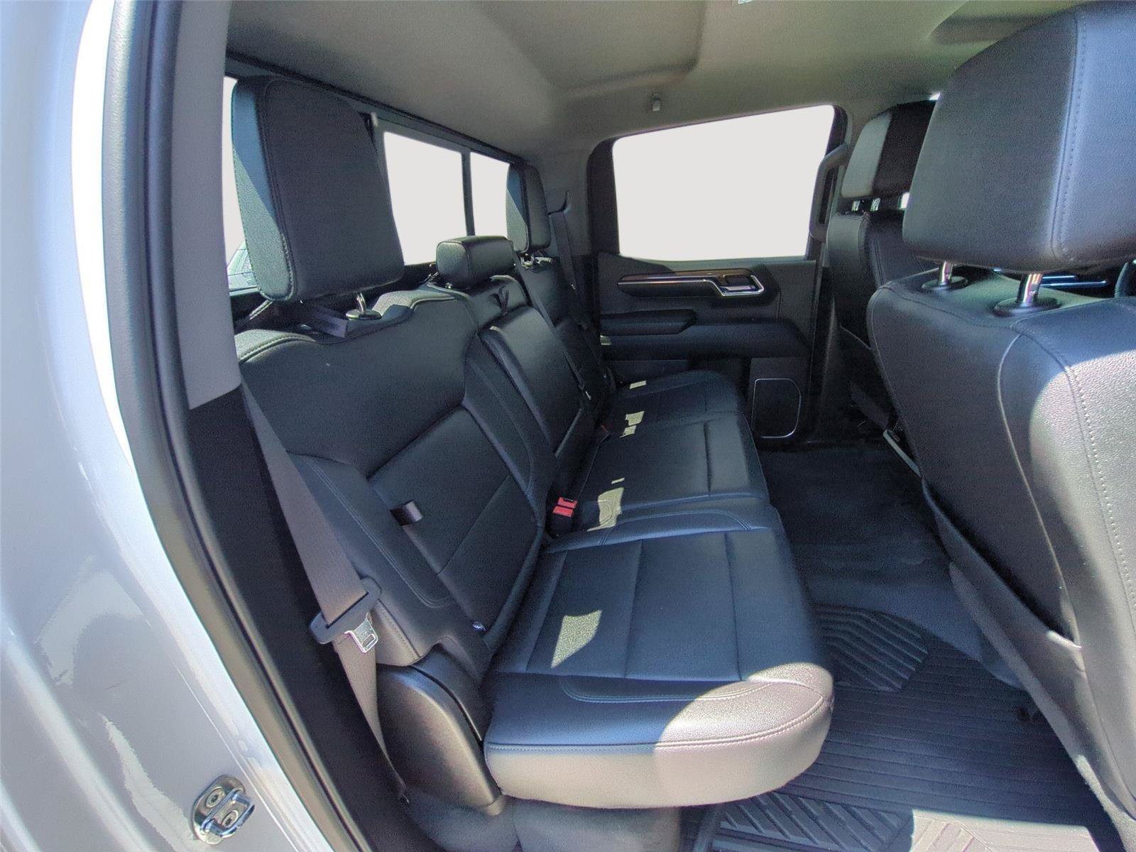 Used 2024 Chevrolet Silverado 1500 RST AWD/4WD image 33