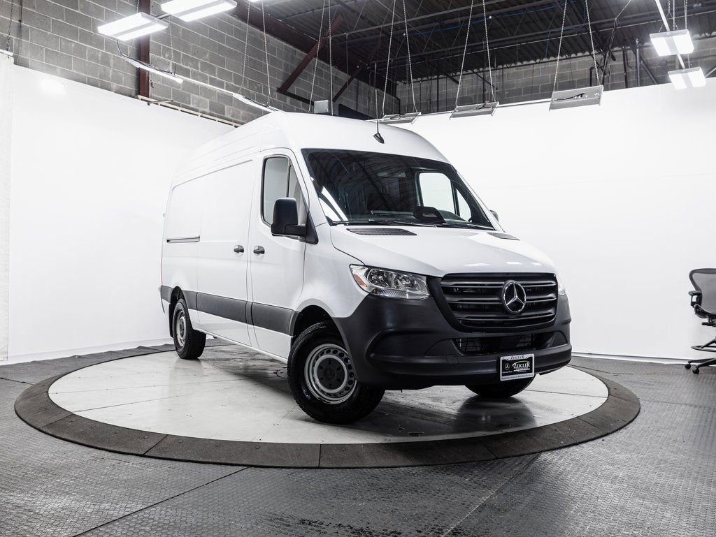 Used 2025 Mercedes-Benz Sprinter 2500 image 1