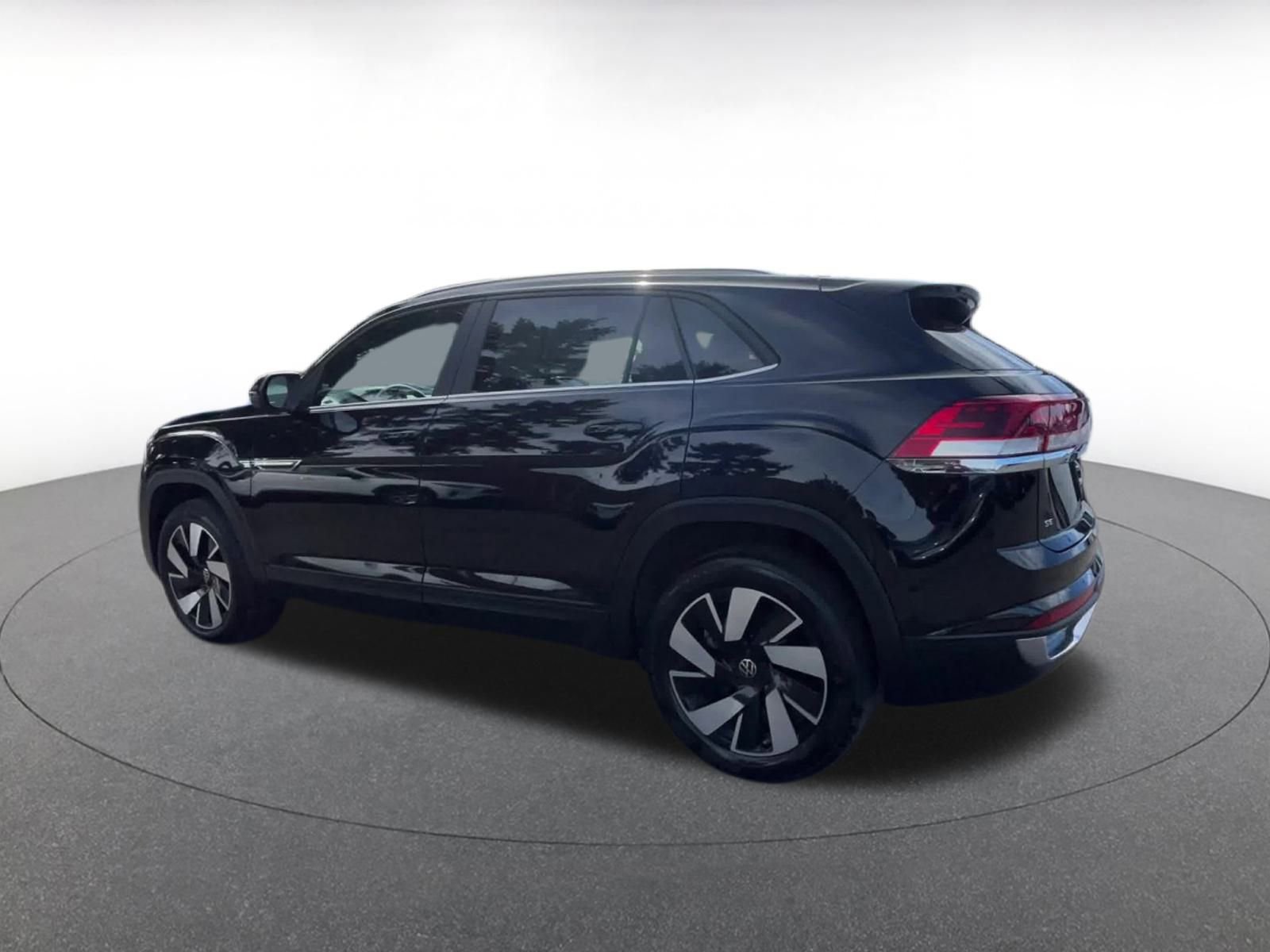 Used 2025 Volkswagen Atlas Cross Sport SE image 10