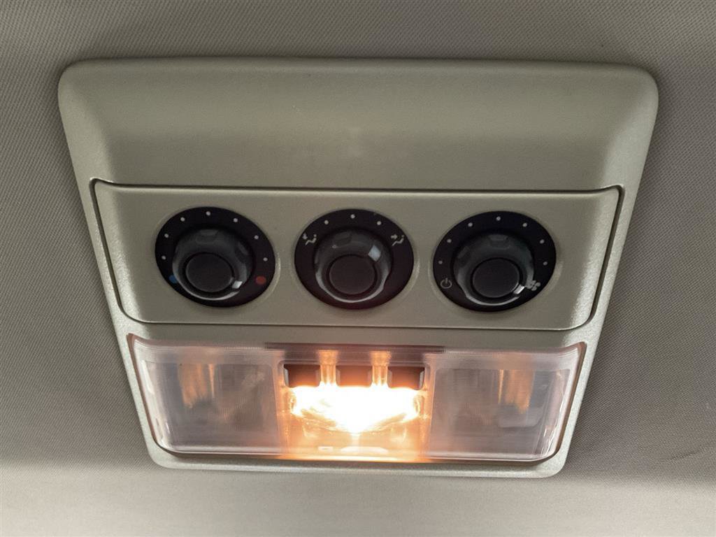 Used 2016 Land Rover LR4 HSE image 33