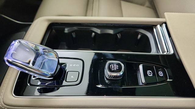 New 2026 Volvo XC90 T8 Ultra w/ Protection Package Premier AWD/4WD image 17