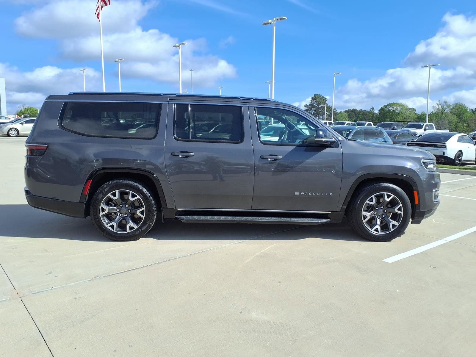 Used 2024 Jeep Wagoneer L Series III w/ Flexible Seating Group AWD/4WD image 5