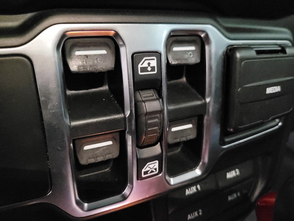 Used 2019 Jeep Wrangler Unlimited Sahara AWD/4WD image 27