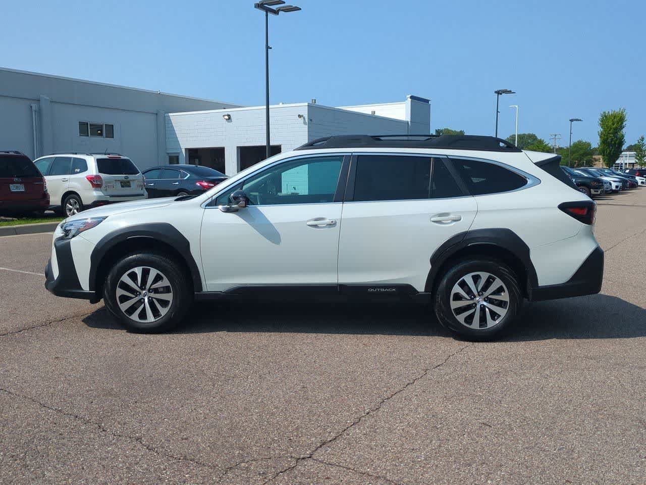 Certified 2024 Subaru Outback Premium AWD/4WD image 3